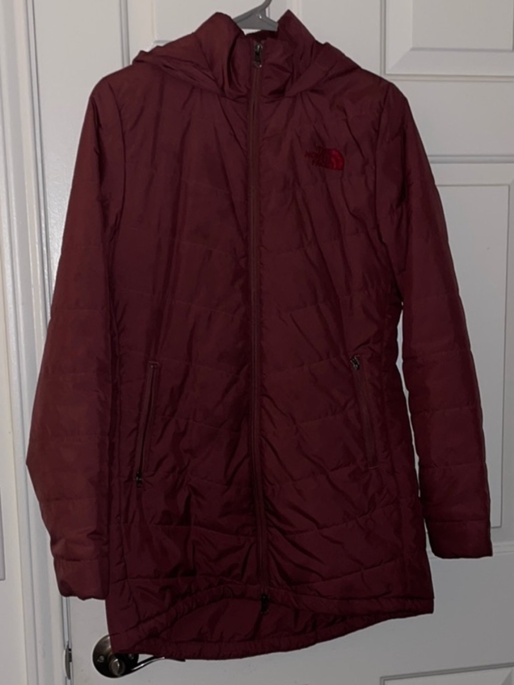 The North Face Women's Hooded Insulated Puffer Jacket - Burgundy